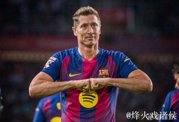 记者:莱万腘绳肌不适缺席训练,他将不会参加本轮国王杯 记者:莱万腘绳肌不适缺席训练,他将不会参加本轮国王杯